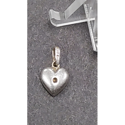 661 - 925 silver heart pendant with clear stone