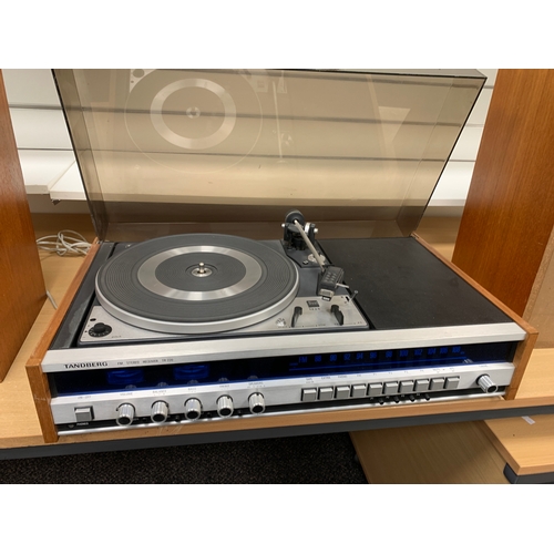 44 - Tandberg TR220 record player with FM radio and two Tandberg speakers. Made in Norway. From a house c... 