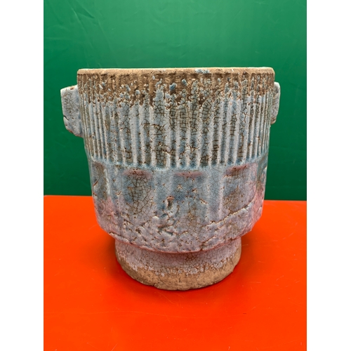 77 - Modern planter with rustic appeal. h20cm x 21cm across, Apx.