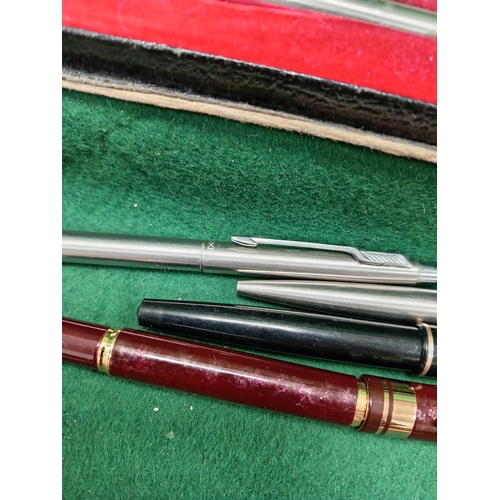 123 - Job lot of Parker pens and one unmarked pen