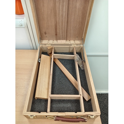 360 - Artists new Daler Rowney carry case easel L 38cm  x W 27cm