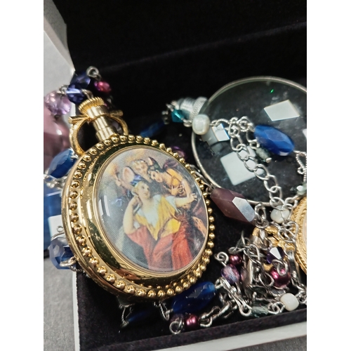 31 - Pandora box of pocket watches, vintage heart beaded necklaces and odds