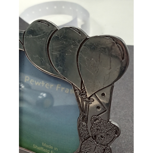 149 - Pewter bear with balloons picture frame H 9cm x W 8cm