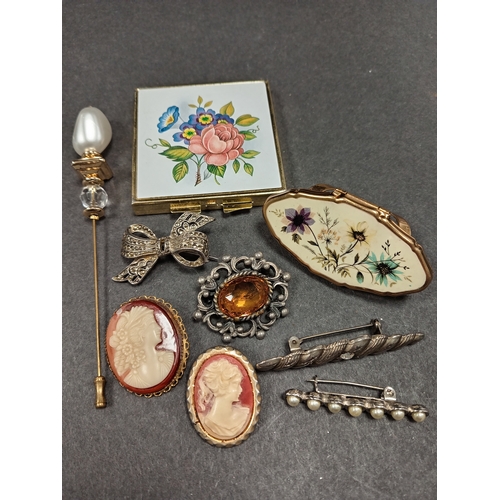 77 - Vintage job lot of brooches, a hat pin, mirror compact and stratton lipstick holder