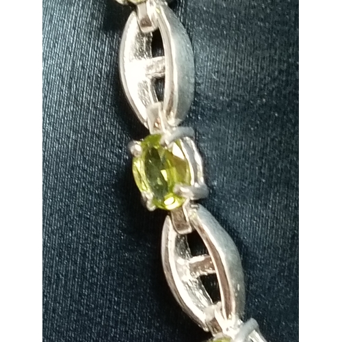 386 - 925 silver and peridot stone bracelet 18cm