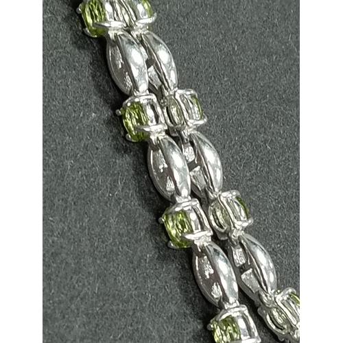 386 - 925 silver and peridot stone bracelet 18cm