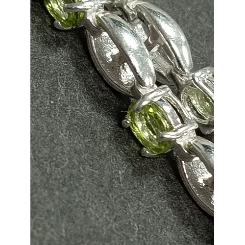 386 - 925 silver and peridot stone bracelet 18cm