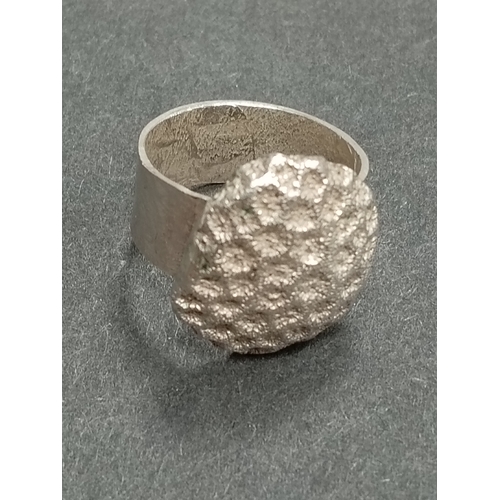 392 - Modernist white metal ring size T