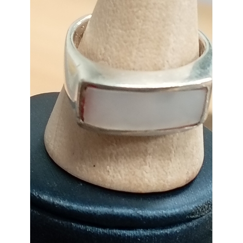 393 - 925 silver mother of pearl ring size R