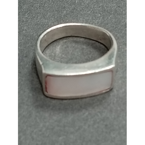 393 - 925 silver mother of pearl ring size R