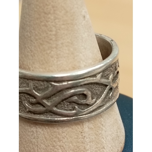 394 - Men's 925 silver celtic band ring size T