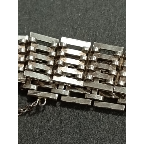 395 - Hallmarked London silver Gate bracelet 16cm