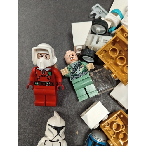 45 - Star wars lego with Five star wars lego figures