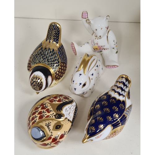 655 - 5 Royal Crown Derby paperweight figures to include 2 birds, rabbit, mouse and teddy. largest H8cm x ... 