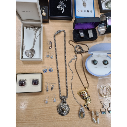 658 - Job lot of mixed metal jewellery to include watches, earrings; necklaces and bracelets. A silver 3D ... 