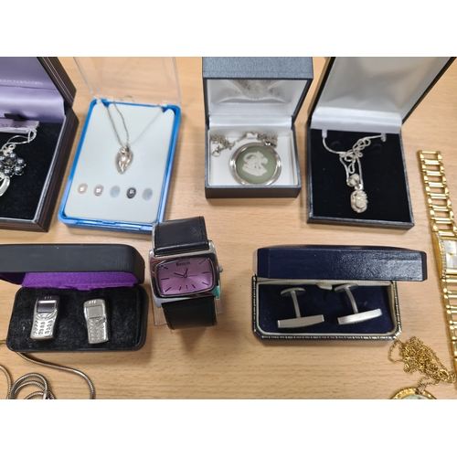 658 - Job lot of mixed metal jewellery to include watches, earrings; necklaces and bracelets. A silver 3D ... 