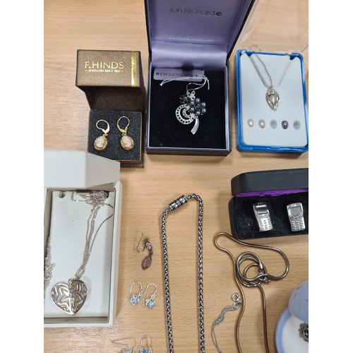 658 - Job lot of mixed metal jewellery to include watches, earrings; necklaces and bracelets. A silver 3D ... 