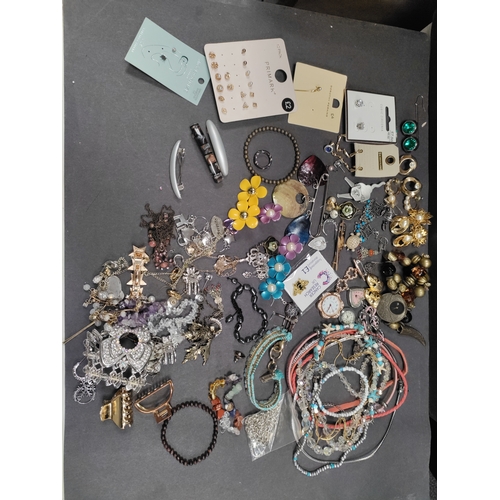 660 - Job lot of costume Jewellery to include earrings, pins, watches and necklaces