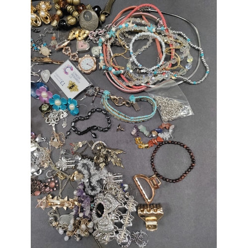 660 - Job lot of costume Jewellery to include earrings, pins, watches and necklaces