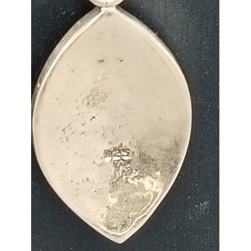 665 - 925 silver mother of pearl oval pendant 5cm on 925 silver chain 56cm