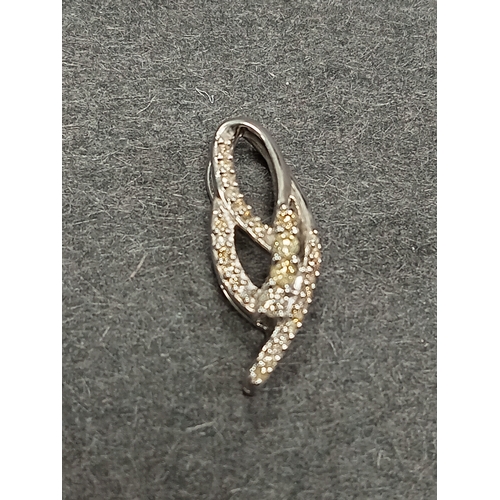 671 - 925 silver diamond pendant 2cm