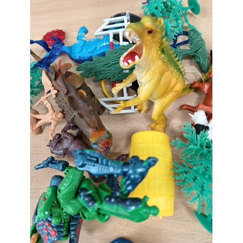 468 - Job lot of vintage animal and dinosaur figures with accessories