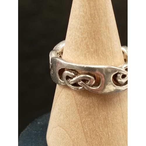 677 - 925 silver celtic band ring size M