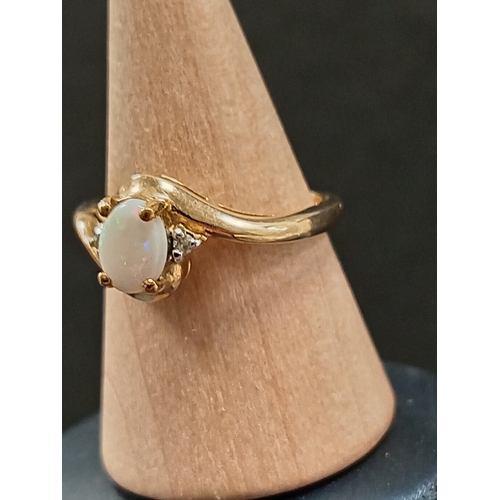 706 - 9ct gold opal ring size N weight 2.67 grams