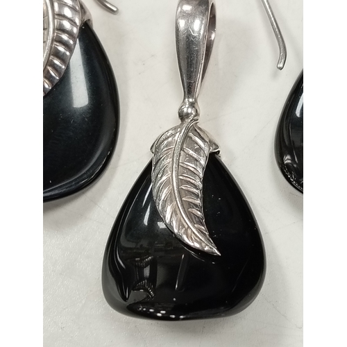 708 - 925 silver onyx leaf pendant 2cm and matching dangle earrings 2cm