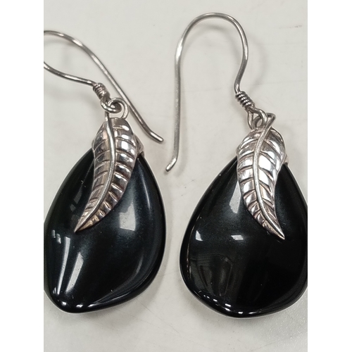 708 - 925 silver onyx leaf pendant 2cm and matching dangle earrings 2cm