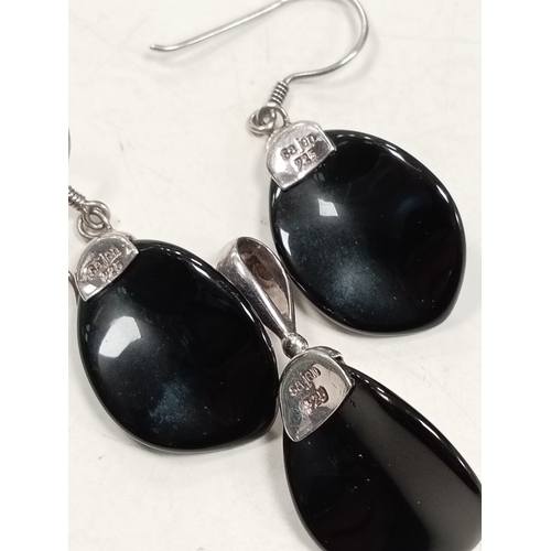 708 - 925 silver onyx leaf pendant 2cm and matching dangle earrings 2cm