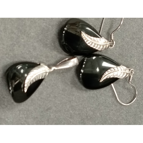 708 - 925 silver onyx leaf pendant 2cm and matching dangle earrings 2cm