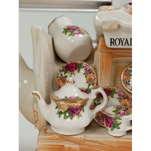 488 - Royal Albert Old country roses teapot