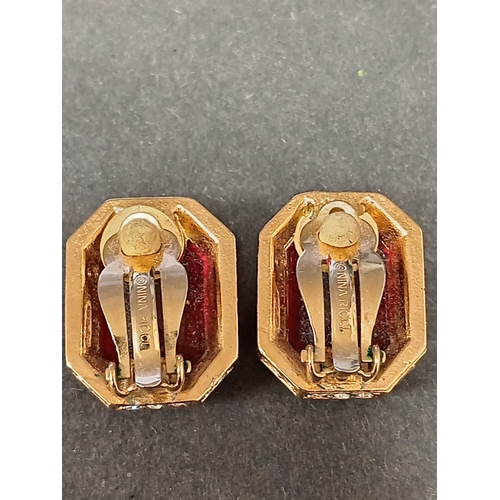 713 - Nina Ricci vintage clip on earrings