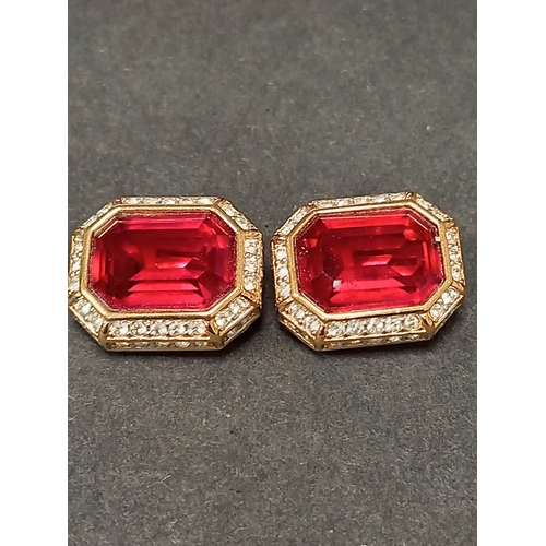 713 - Nina Ricci vintage clip on earrings