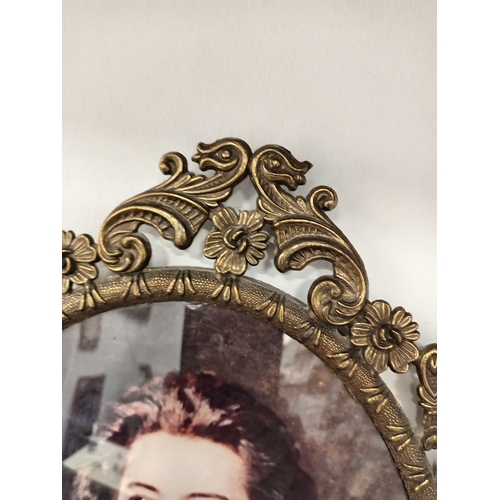 507 - Elegant lady print portrait in an ornate Italian frame H 32cm x W 22cm