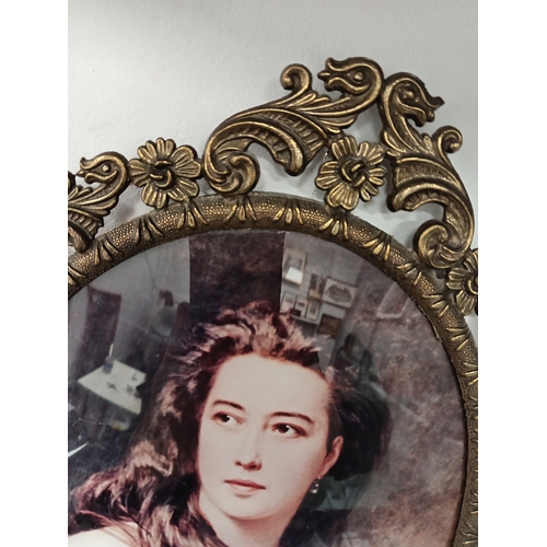 507 - Elegant lady print portrait in an ornate Italian frame H 32cm x W 22cm