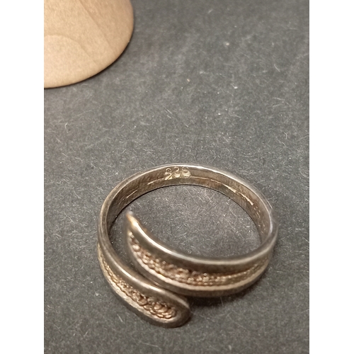 726 - Two 925 silver rings