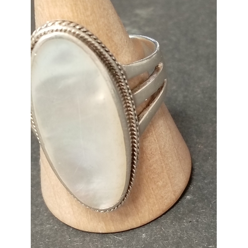 729 - 925 silver mother of pearl ring size N