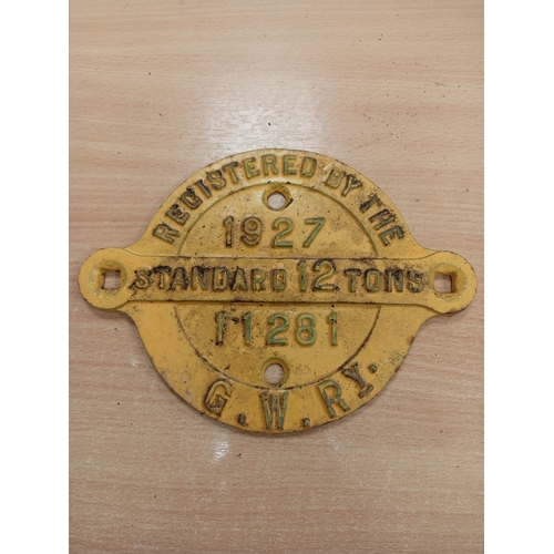 581 - Railwayana cast iron wagon plate Registered By The G. W. Ry Standard 12 Tons 1927 11281