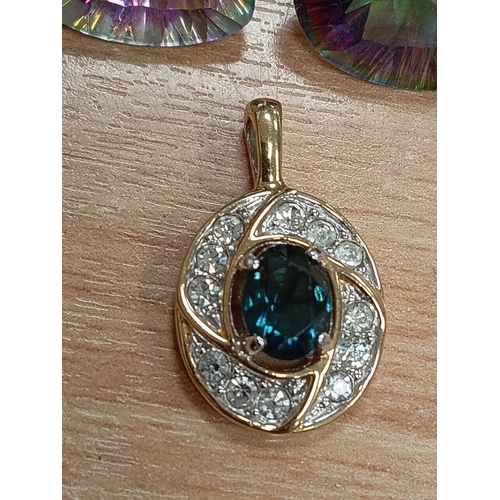 747 - Yellow metal diamanté and dark blue topaz pendant 1.5cm and two mystic topaz large gemstones