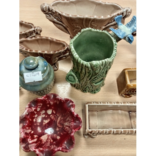 417 - Job lot of vintage mid century Wade items includes leaf and fish dishes, vases and posy bridges