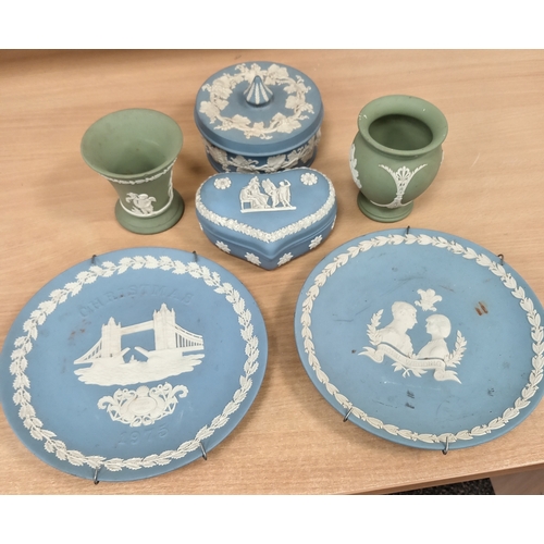 426 - Job lot green and blue wedgewood Jasperware, including two large trinket dishes, two vases one with ... 