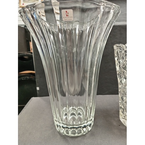 443 - One large Calder Italian glass vase H 30cm x W 23cm and medium cut glass decorative vase H 23cm x W ... 