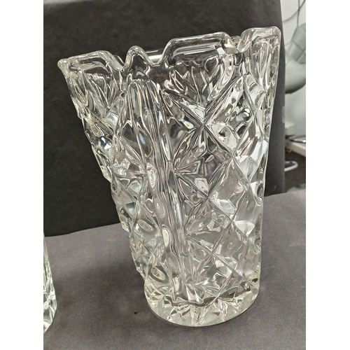 443 - One large Calder Italian glass vase H 30cm x W 23cm and medium cut glass decorative vase H 23cm x W ... 