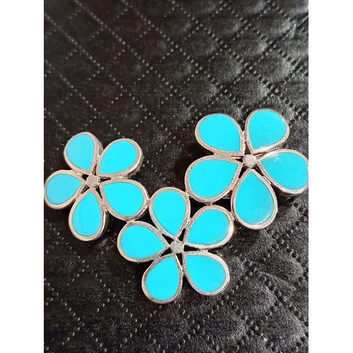 620 - 925 silver turquoise enamel trio flower pendant 4cm