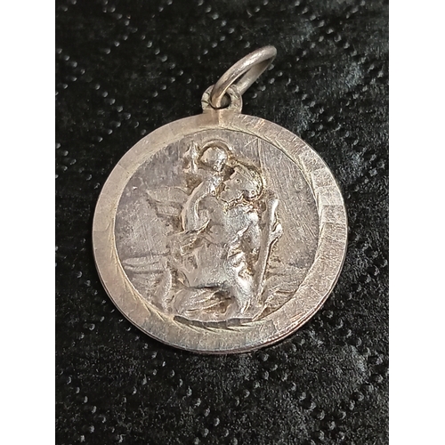 625 - Marked silver St Christopher pendant 2cm