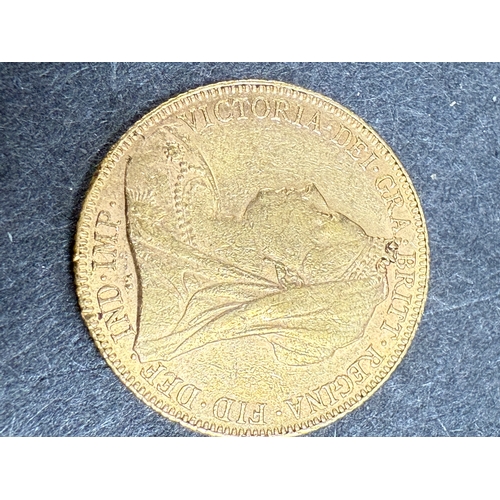 645 - 1900 Victoria Full Gold Sovereign