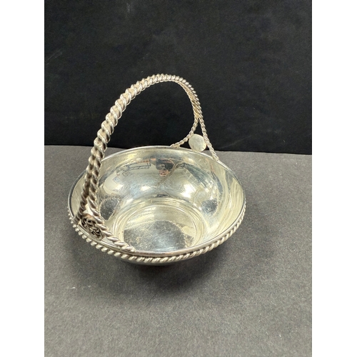 649 - Sterling silver Bon Bon dish 173g