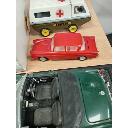 475 - Job lot of vintage toy die cast cars and trucks to include Triang toy ambulance, shell vehicles and ... 